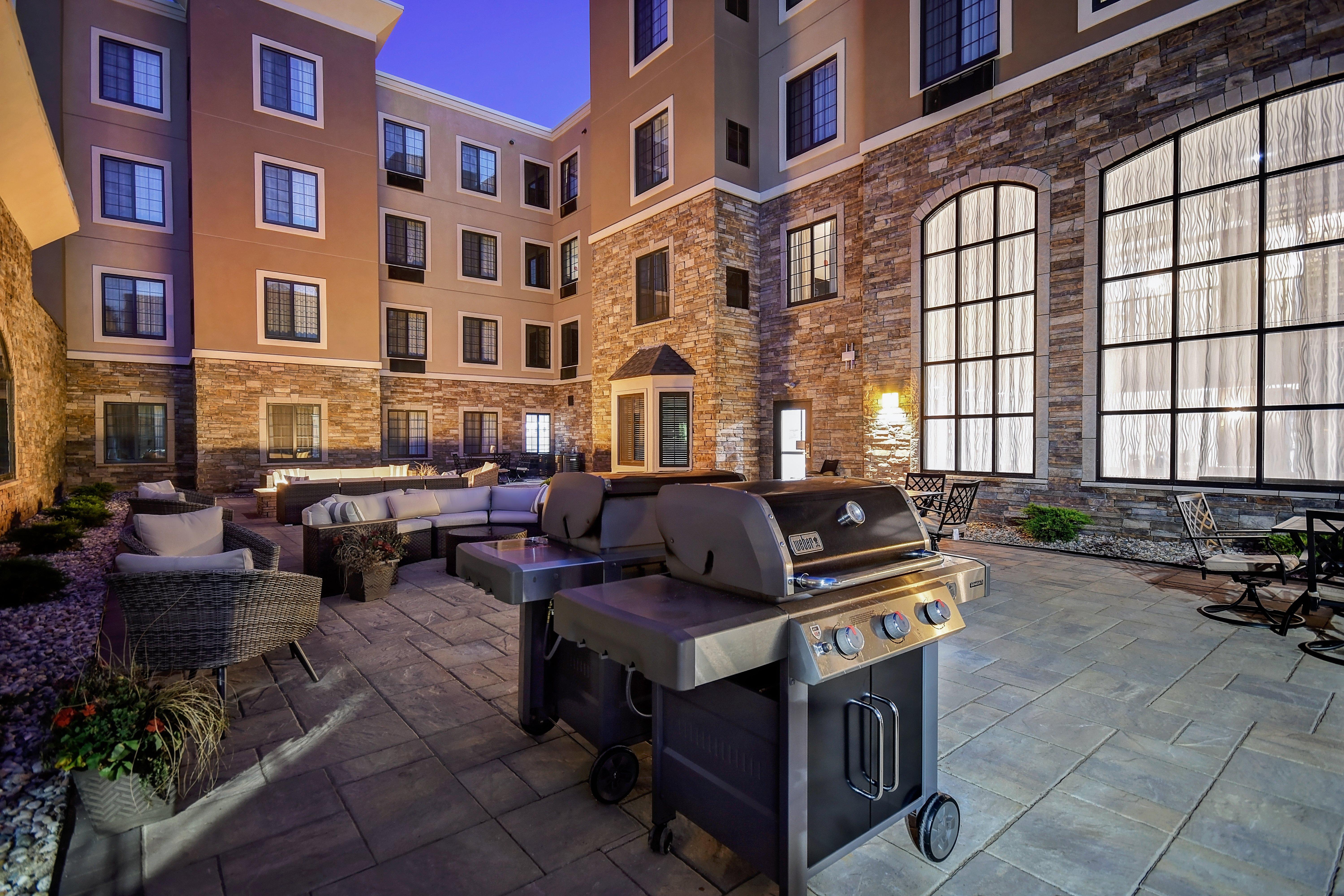 Staybridge Suites - Holland By Ihg Εξωτερικό φωτογραφία